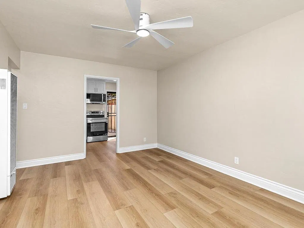 1 bed, 417 sqft, $2,300 — Photo 4