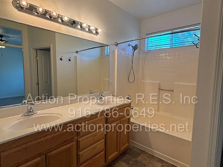 320 Bettencourt Dr — Photo 23