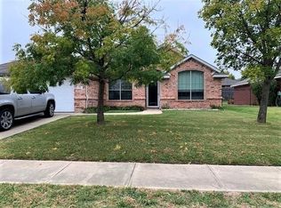 701 Creekview Dr, Burleson, TX 76028