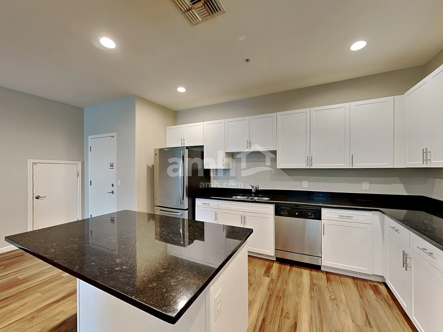 3 bed, 2.5 bath, 2077 sqft, $1,950 — Photo 3