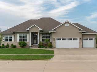 908 Amelia Dr NE, Cedar Rapids, IA 52402