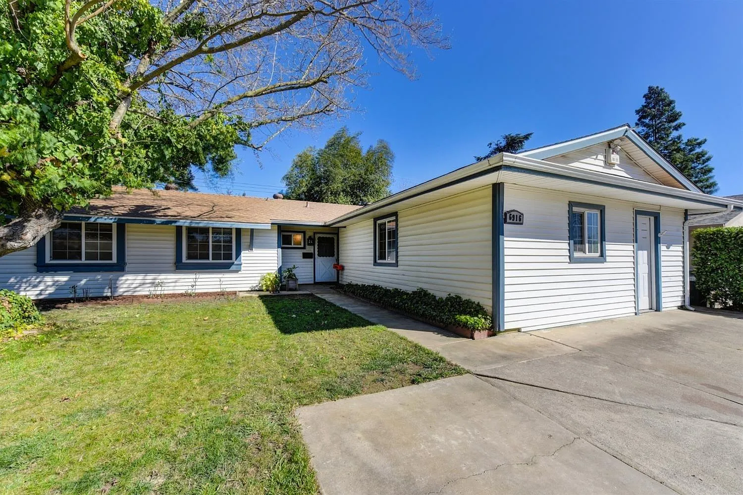 6916 Weddigen Way photo 1