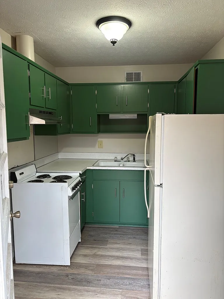 2 bed, 1780 sqft, $950 — Photo 2