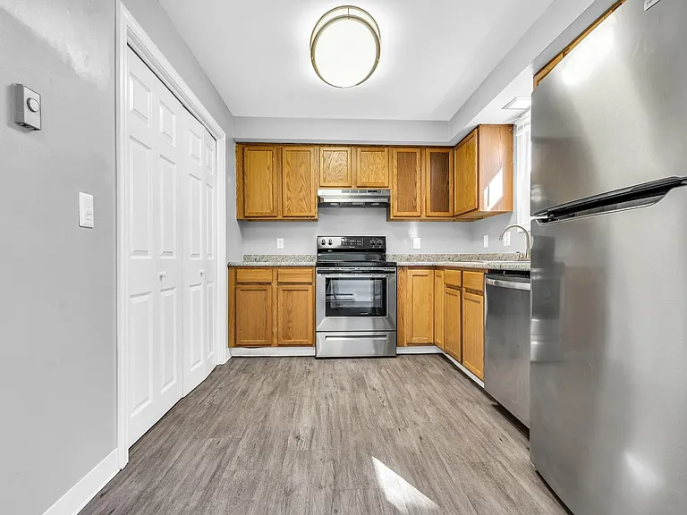 Foxcroft Apartments — Photo 6