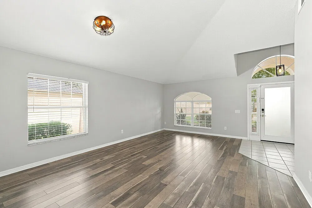 3 bed, 2.0 bath, 2032 sqft, $2,580 — Photo 3
