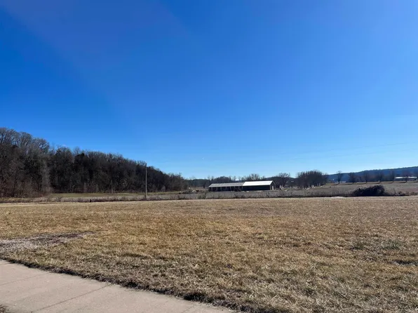 1709 Welter Dr, Prairie Du Chien, WI 53821