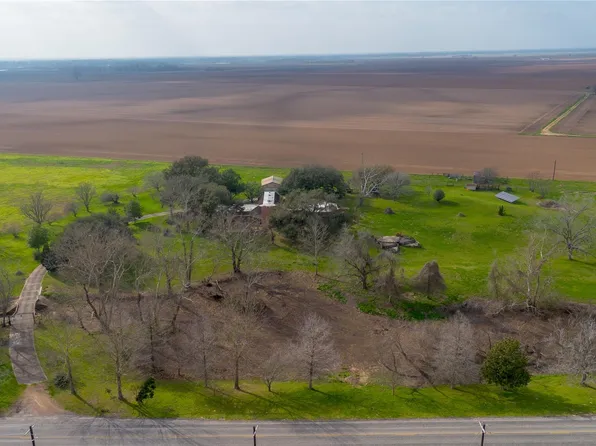 2009 Fm 950, Eagle Lake, TX 77434