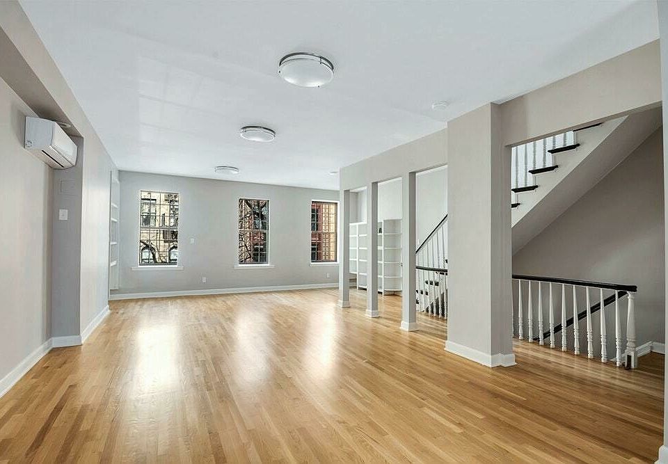 1st image of 50 E 4th St #2