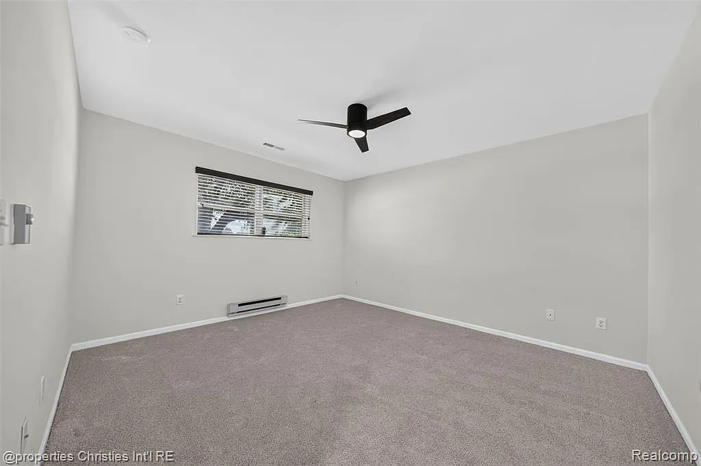 3 bed, 2.5 bath, 1469 sqft, $2,500 — Photo 3