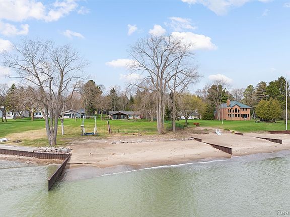 5th image of 8171 Lakeshore Rd