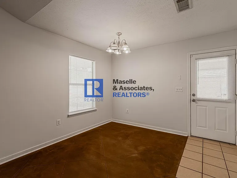 1212 Barnett Bend Cir — Photo 13