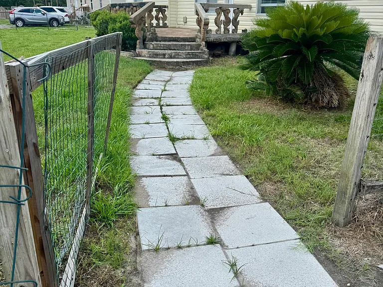 7616 Coach Park Dr — Photo 2