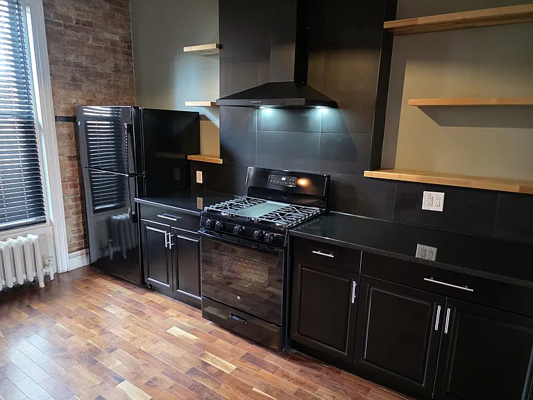 148 S Swan St #A — Photo 24
