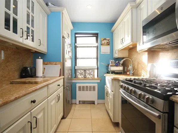 52-21 65th Place #2M, Maspeth, NY 11378