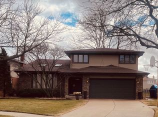 5817 W 100th Pl, Oak Lawn, IL