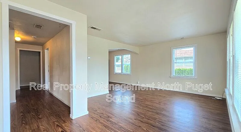 4 bed, 2.0 bath, 1275 sqft, $2,200 — Photo 2
