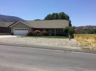 28060 Stallion Springs Dr, Tehachapi, CA 93561