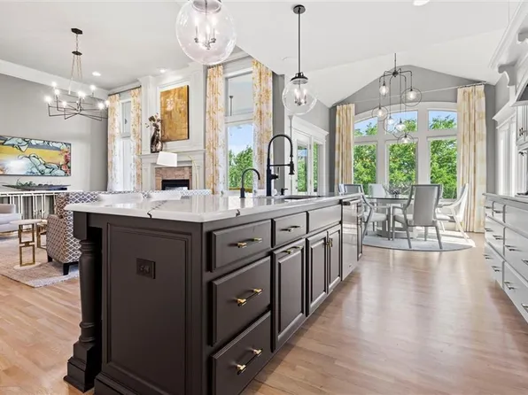 3208 W 156th St, Overland Park, KS 66224