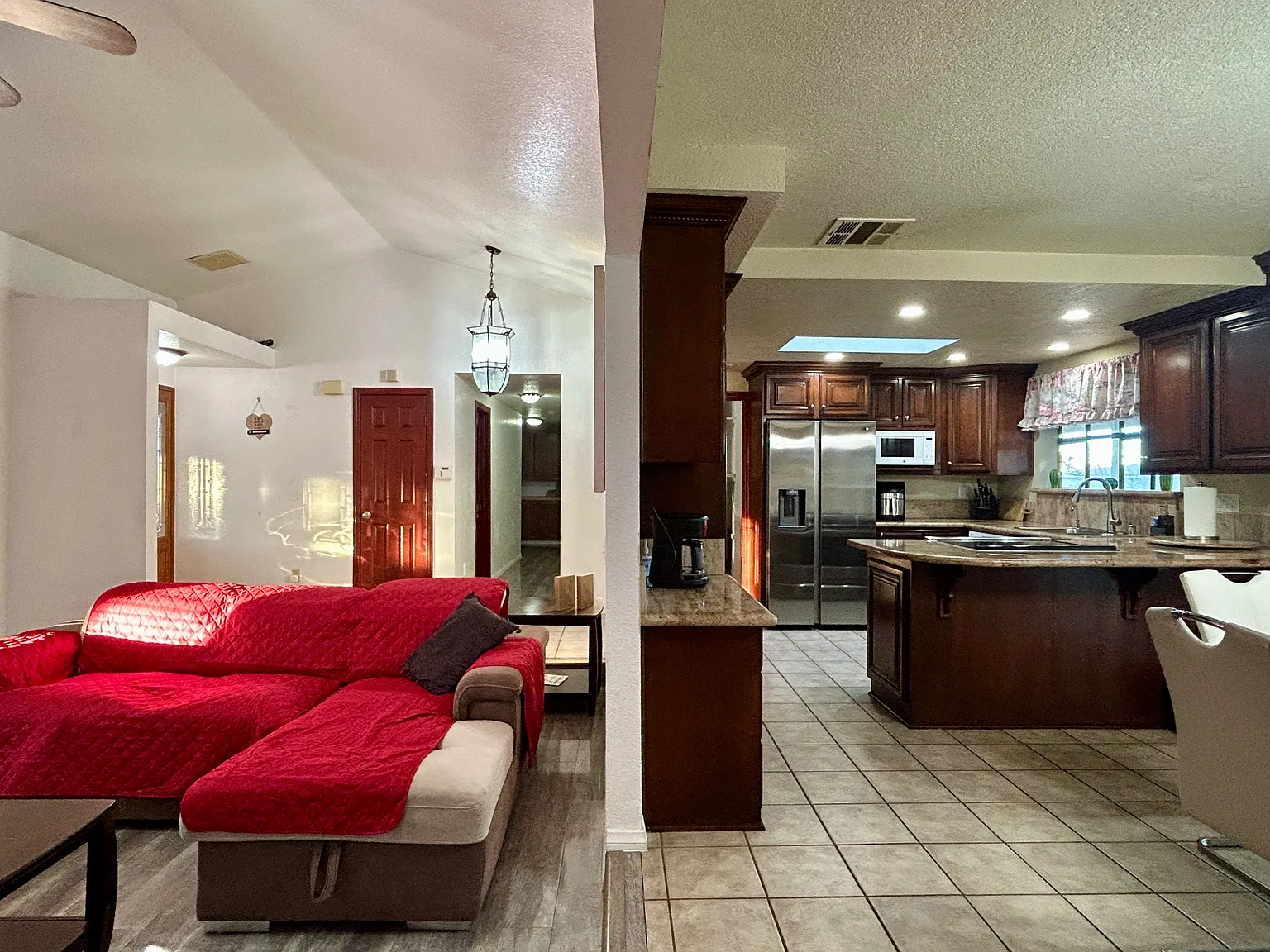 4 bed, 2304 sqft, $4,100 — Photo 1