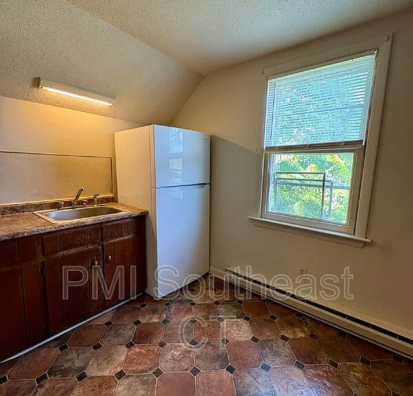 54 Hempstead St #3 — Photo 2