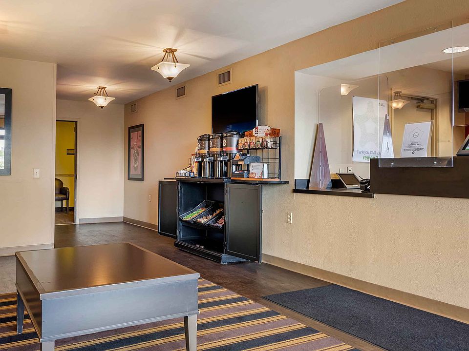 Lobby and Guest Check-in
