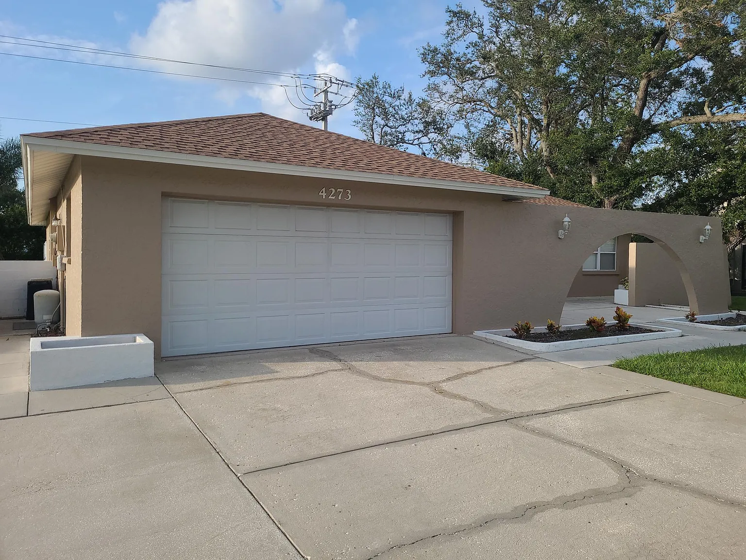 4 bed, 2.5 bath, 2654 sqft, $3,000 — Photo 2