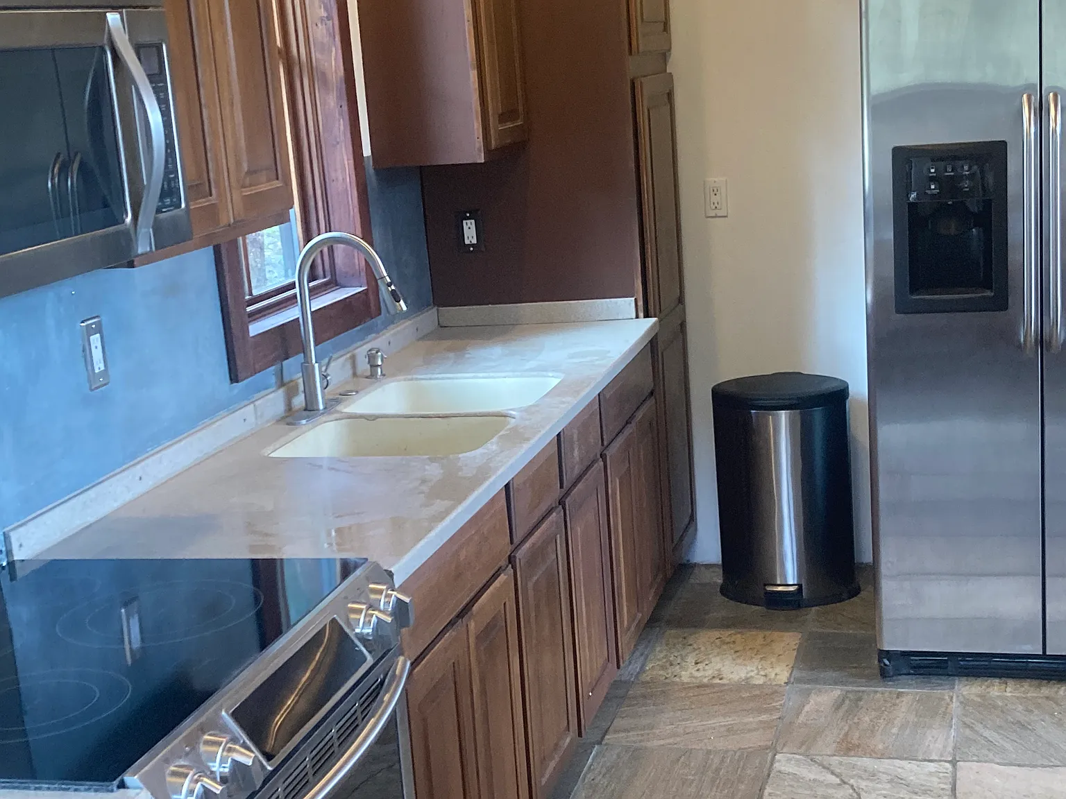 48 Meadows Dr — Photo 3