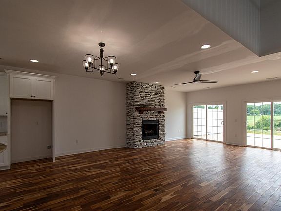5th image of 1046 Grandset Dr