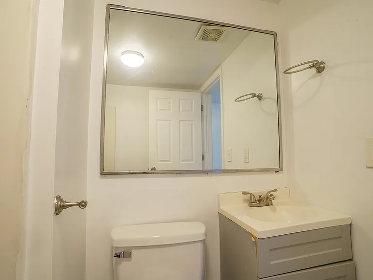 1402 Avenue E — Photo 10