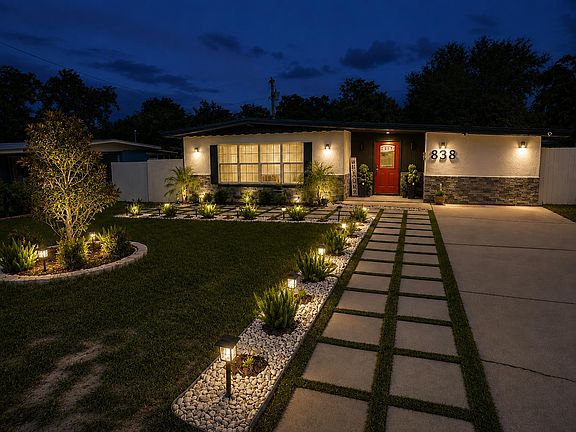 3rd image of 838 Center Ln