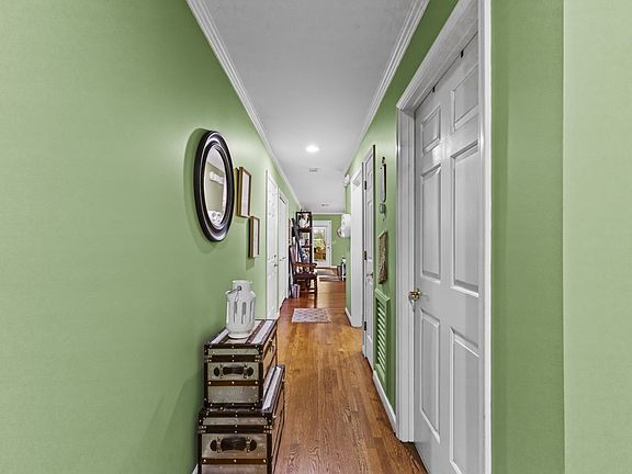 4th image of 404 Bradford Grn