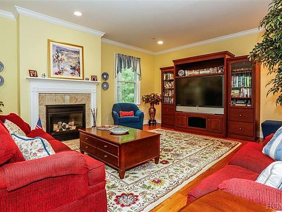 3rd image of 8 Mountainview Ave