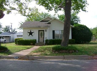 605 W Elm St, Olney, TX 76374
