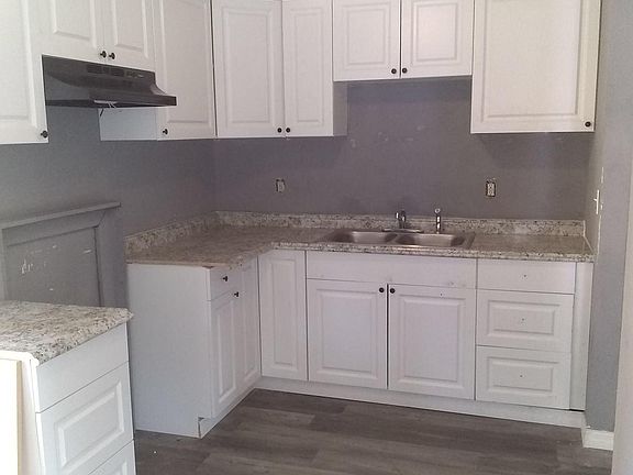 4th image of 718 W 12th St