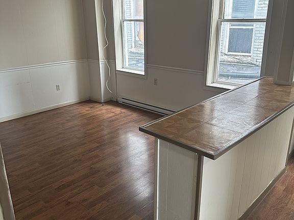 5th image of 984 Jefferson Ave #11590051