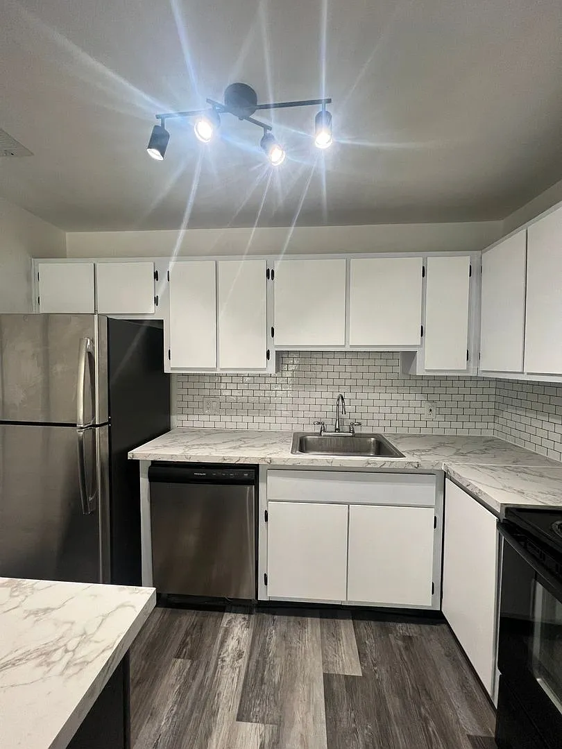 Nau Adjacent!! 1 Bedroom Condo At University Meadows — Photo 2