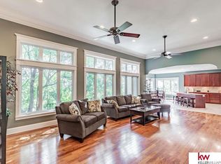 1709 Farrell Dr, Bellevue, NE 68005