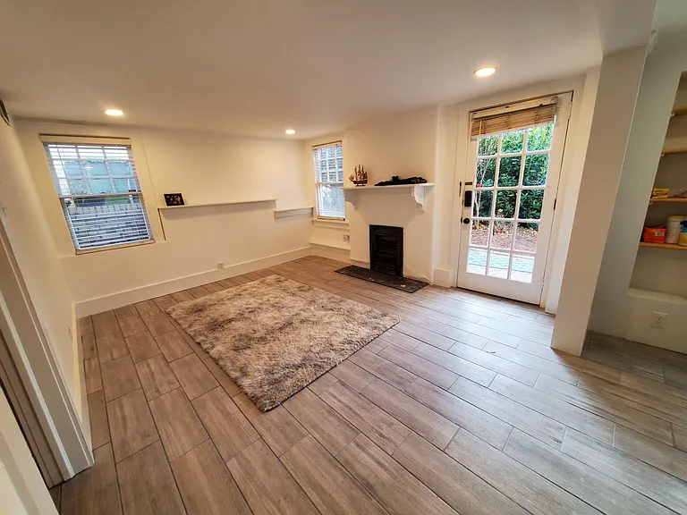 882 Penn Ave NE #3 — Photo 7
