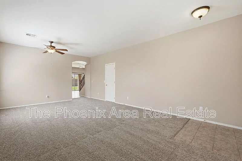 5 bed, 2.5 bath, 2702 sqft, $1,995 — Photo 4