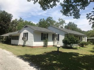 205 Hampton St E, Bethune, SC 29009