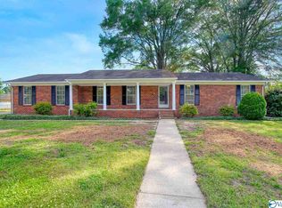 1215 Eleanor Dr SW, Decatur, AL 35601
