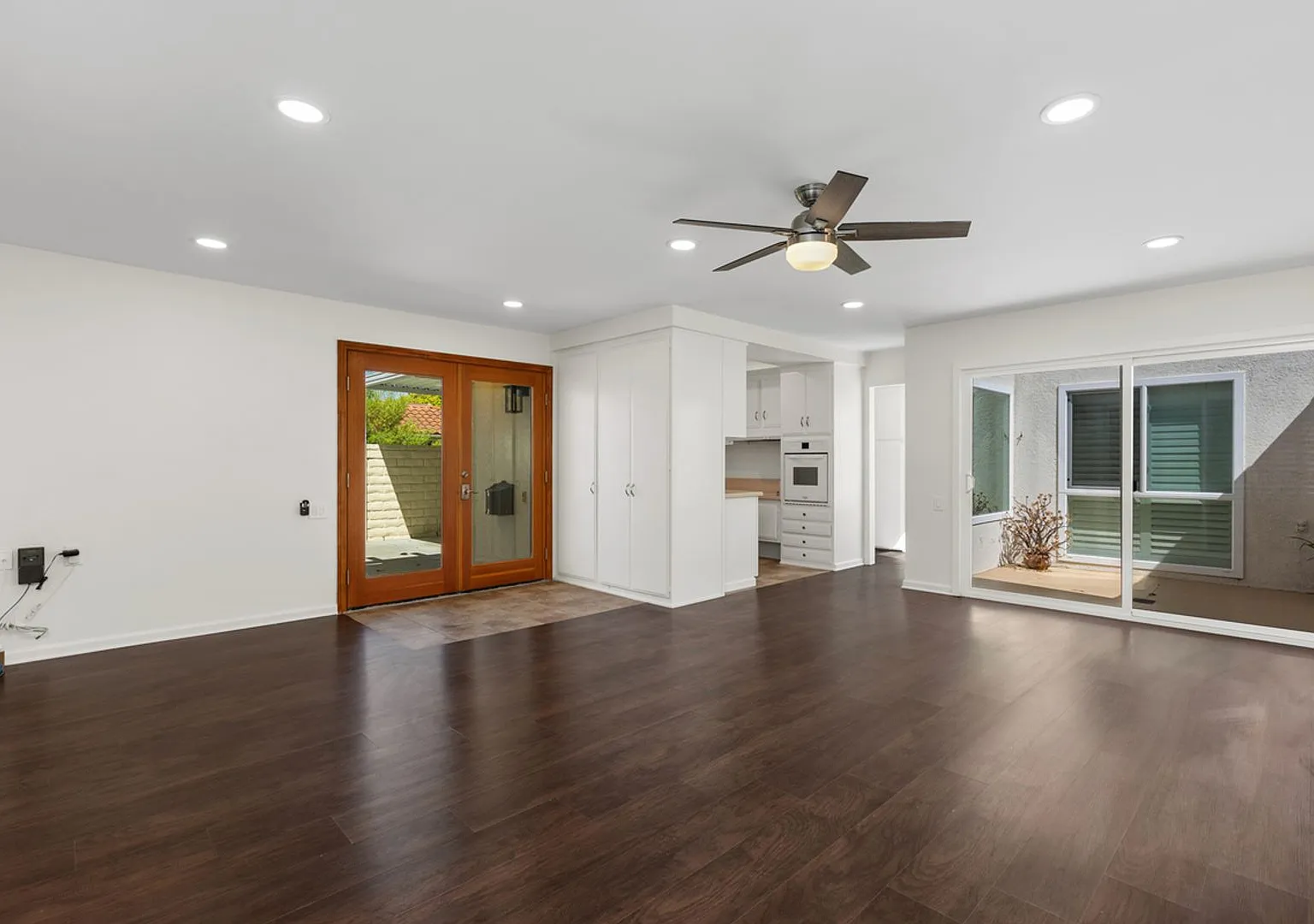 Bright & Beautiful Home in Laguna Woods Village Resort-Style 55+ Living — Photo 2