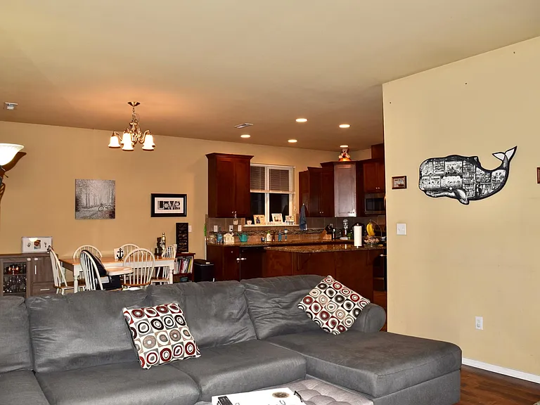 622 Shirehill St — Photo 12
