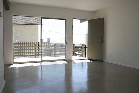 2nd image of 1048 Everett Pl APT 8