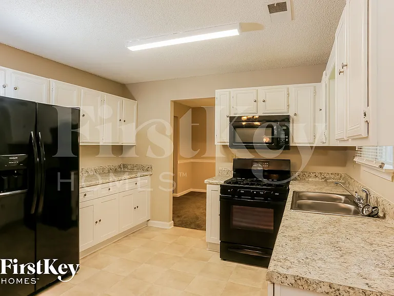 993 Cherry Laurel Dr — Photo 7