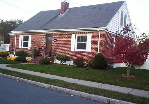 2nd image of 10 West St