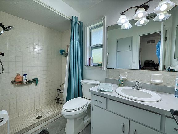 5th image of 4108 Prescott St