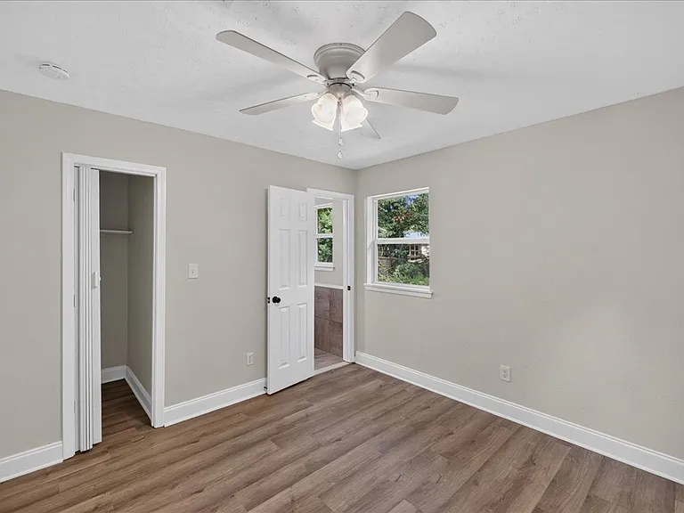 213 Amellia Pl — Photo 18