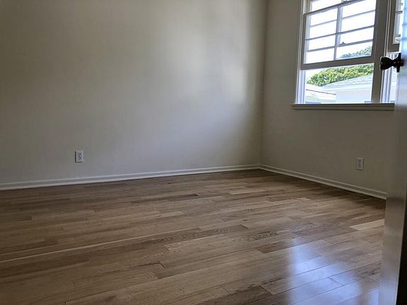 4th image of 415 San Vicente Blvd APT 9