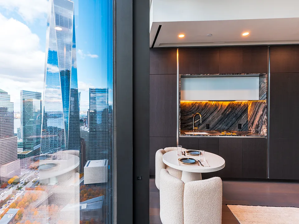 125 Greenwich St #65E